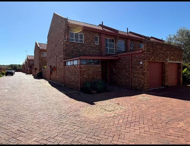 2 BEDROOM TOWNHOUSE FOR SALE IN DORANDIA